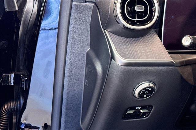 New 2026 Black Mercedes-Benz GLC 300 image 40