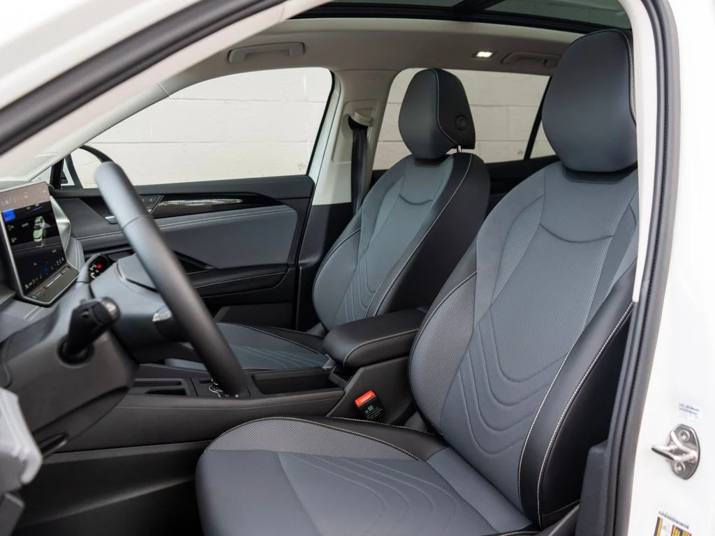 New 2026 Pure White Volkswagen 2.0T SE image 8