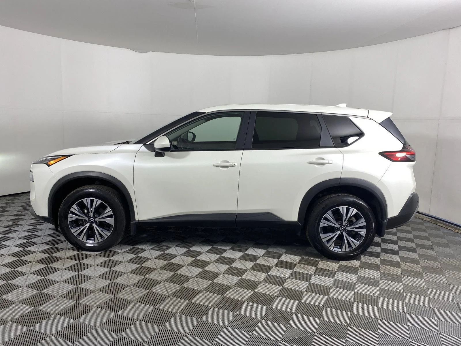 Used 2023 Pearl White Tricoat Nissan SV image 4