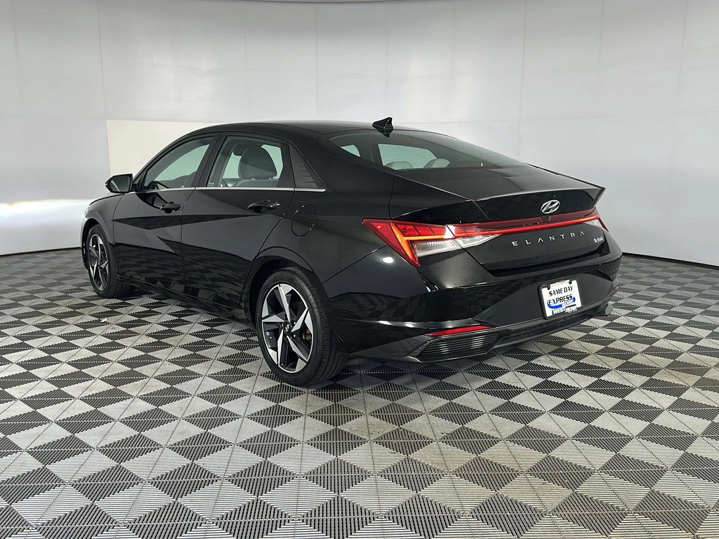 Used 2023 Onyx Black Hyundai Limited image 5
