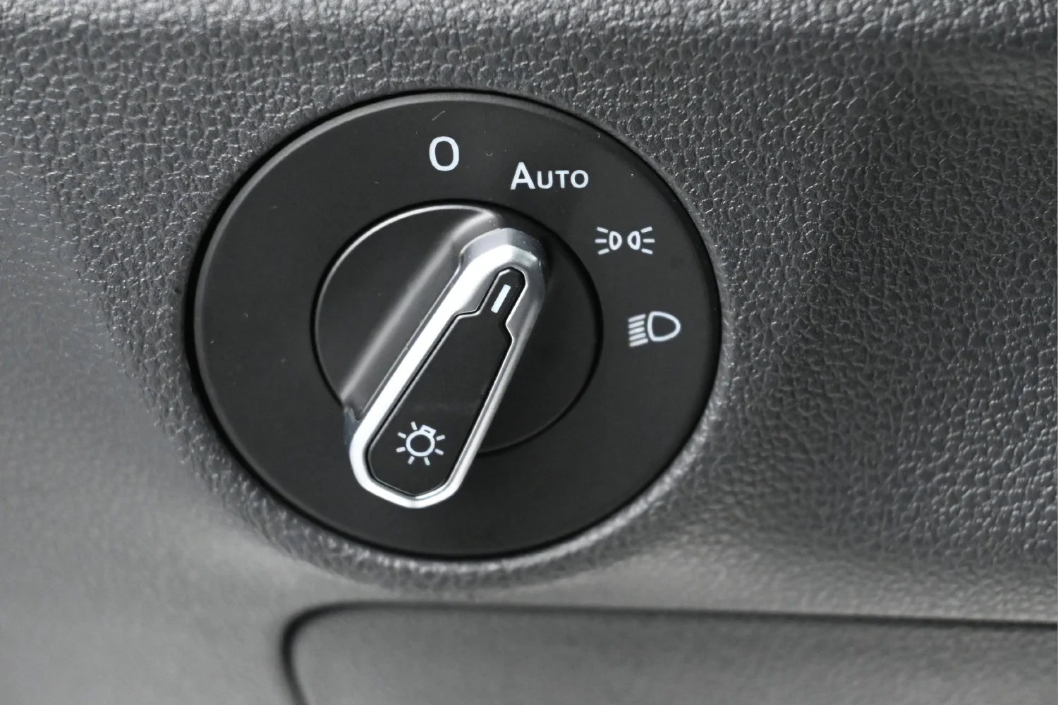 Used 2025 White Volkswagen Sport image 18