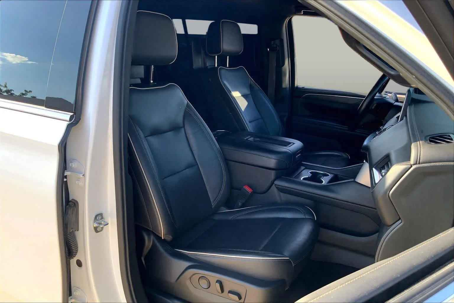 Used 2021 WHITE FROST TRICOAT GMC SLT image 8