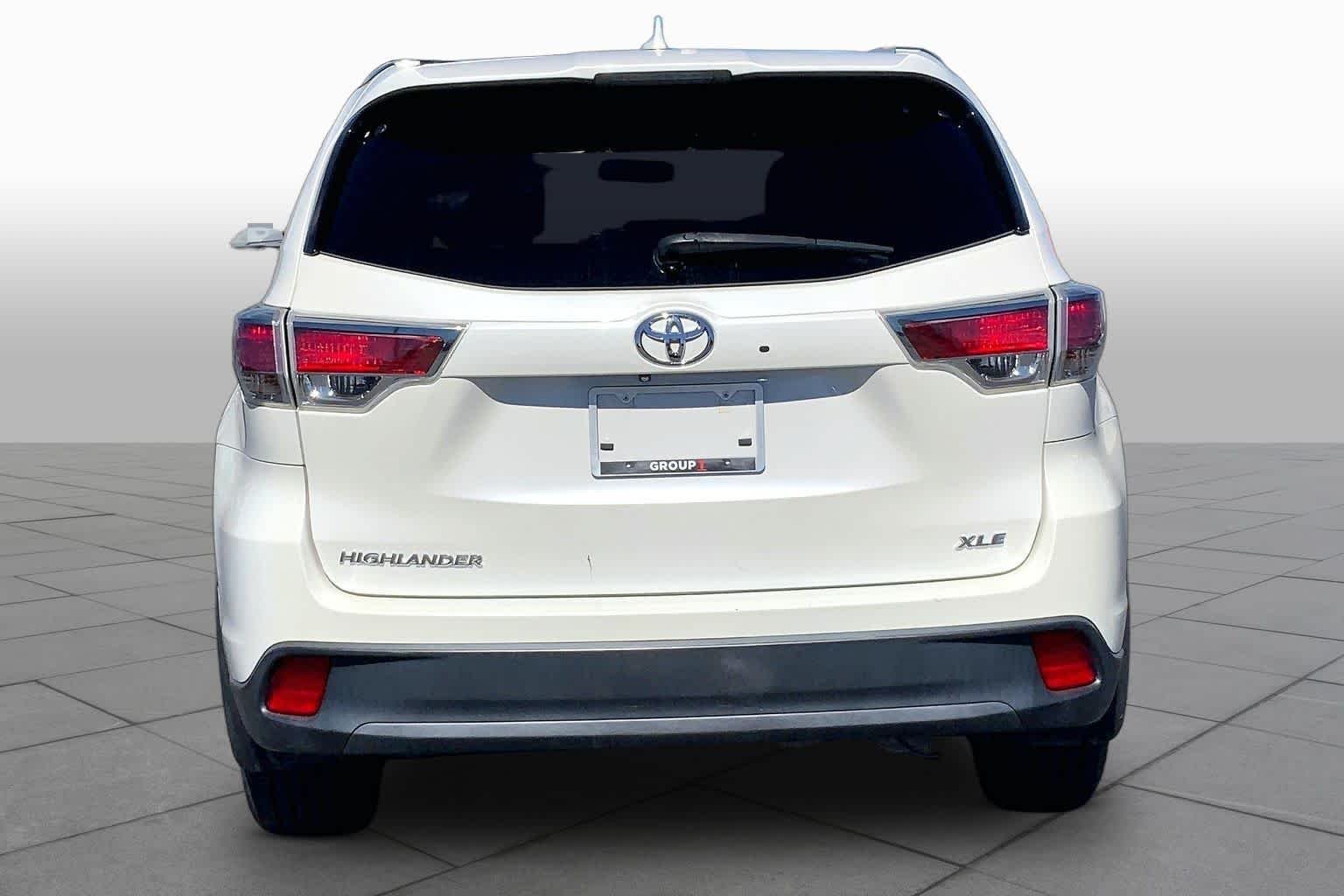 Used 2015 Blizzard Pearl Toyota XLE image 5