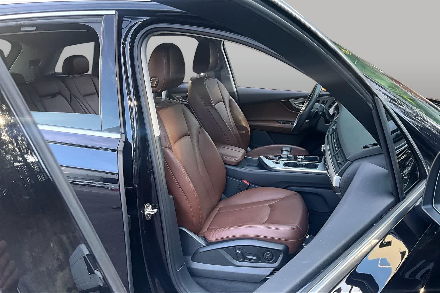Used 2019 Orca Black Metallic Audi SE Premium Plus image 9