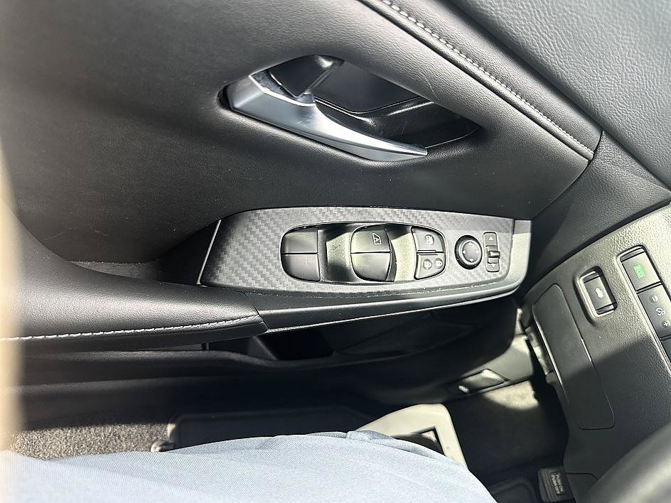 Used 2025 Gun Metallic Nissan SV image 21