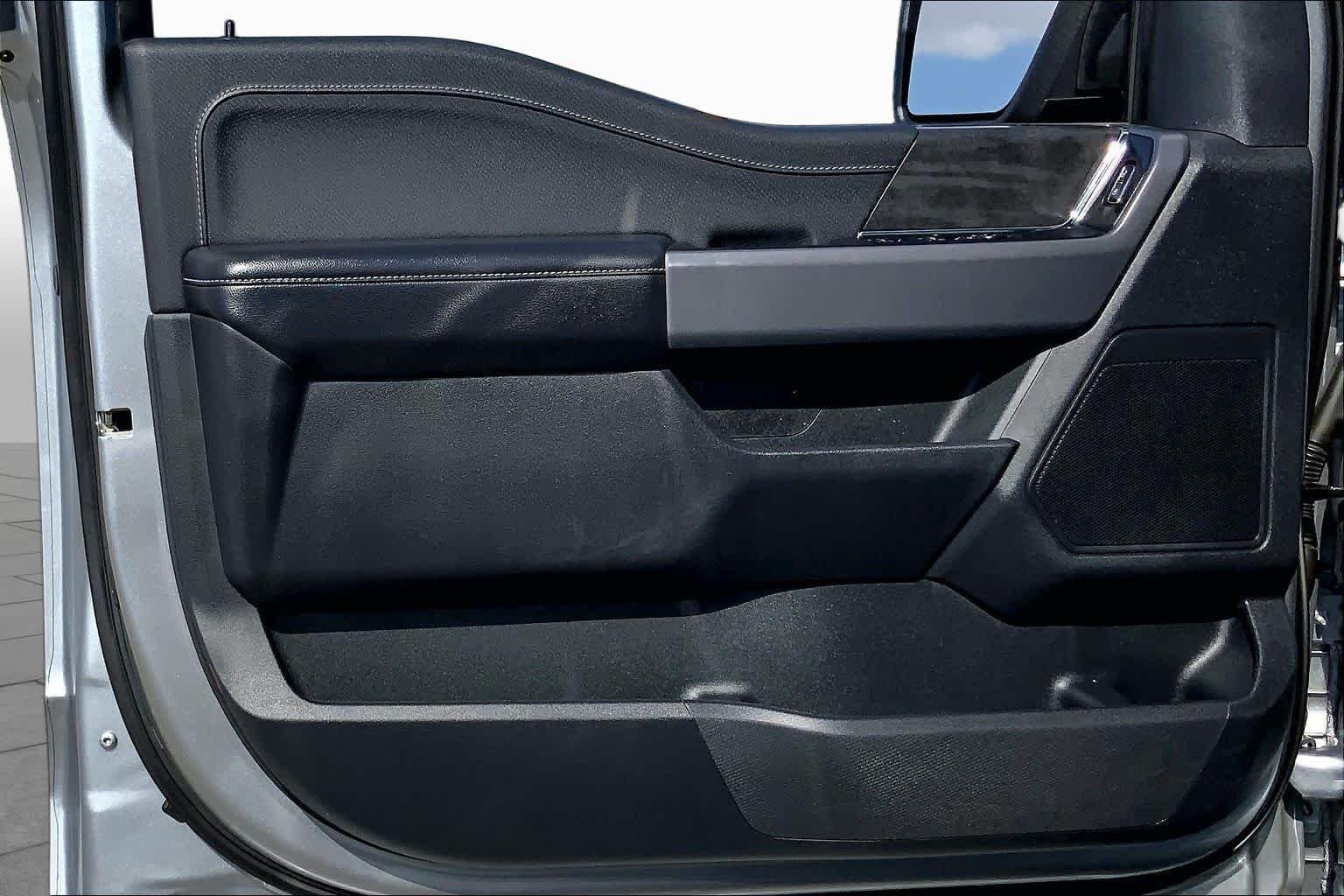 Used 2025 Iconic Silver Ford XLT image 21