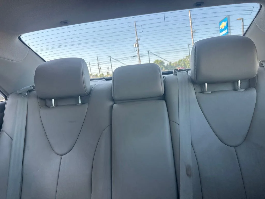 Used 2011 White Toyota XLE image 18