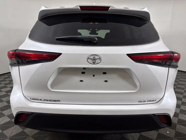 Used 2023 Beige Toyota XLE image 22