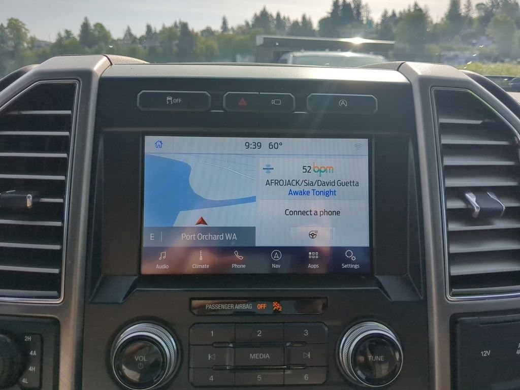 Used 2019  Ford Limited image 29