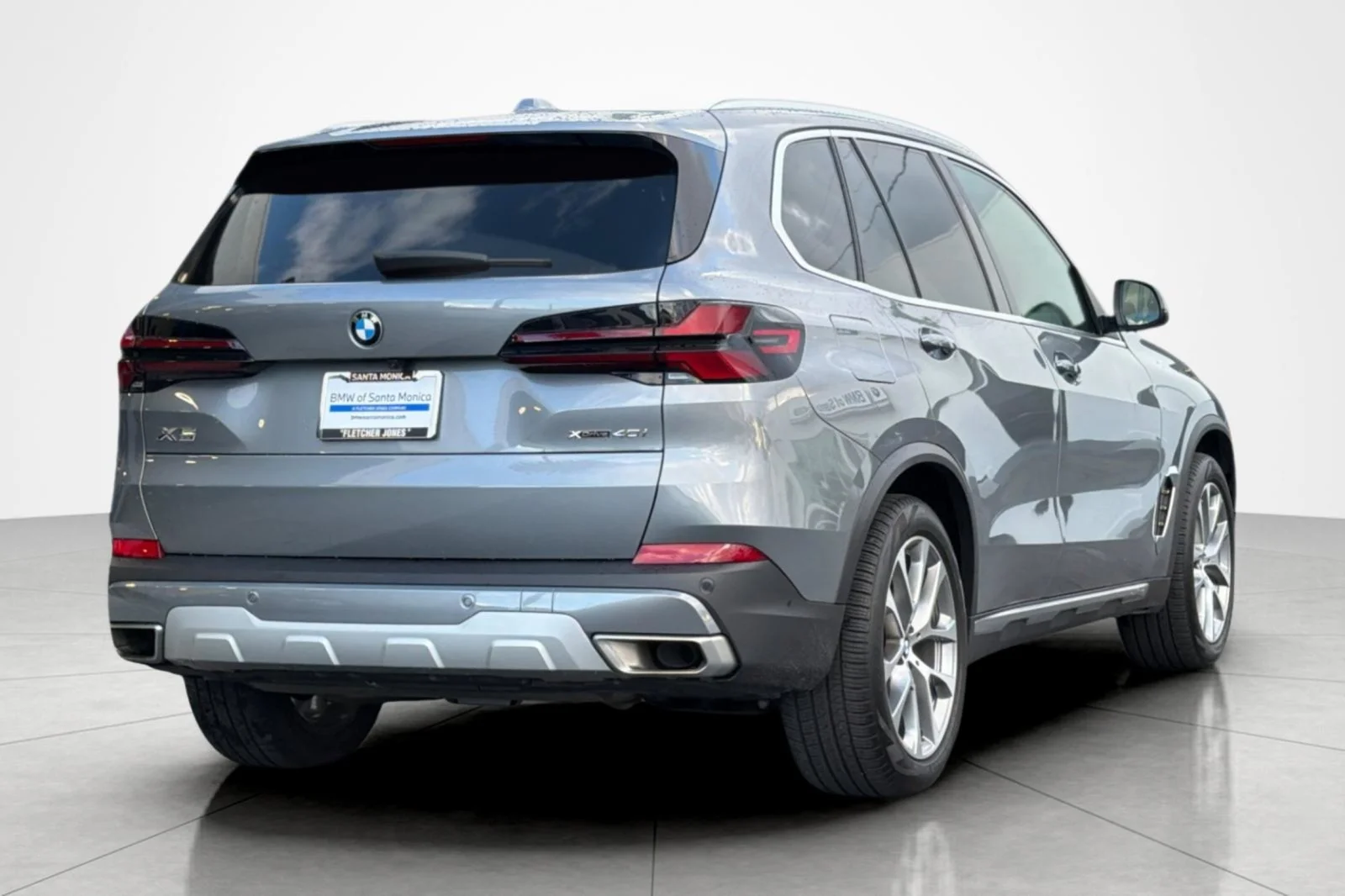 Used 2025 Skyscraper Grey Metallic BMW xDrive40i image 5