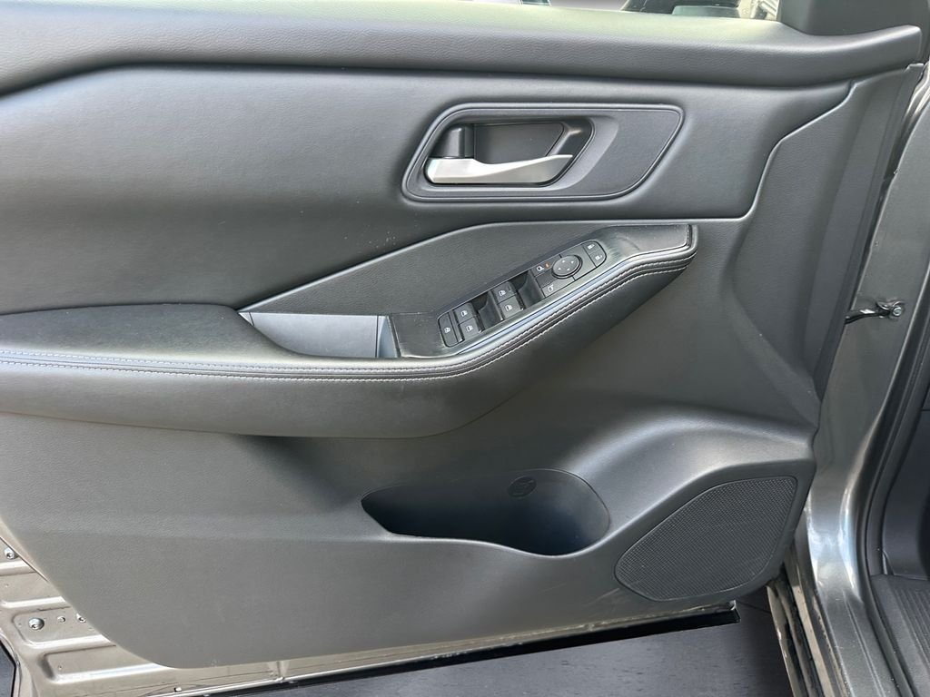 Used 2024 Gray Nissan SV image 12