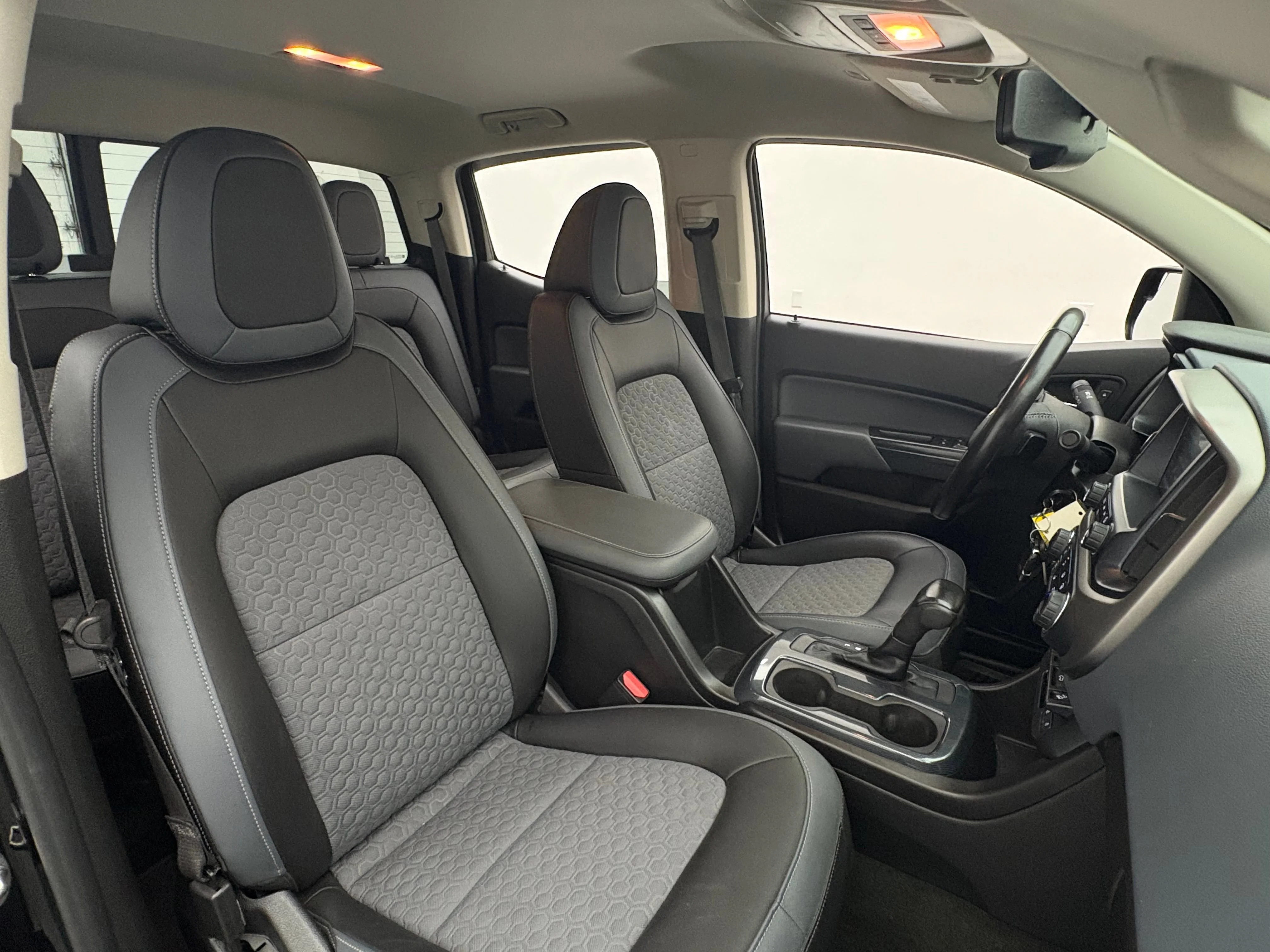 Used 2018 BLACK Chevrolet 4WD Z71 image 33