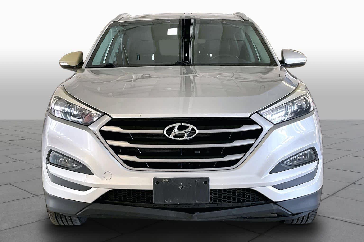 Used 2018 Molten Silver Hyundai SEL Plus image 3
