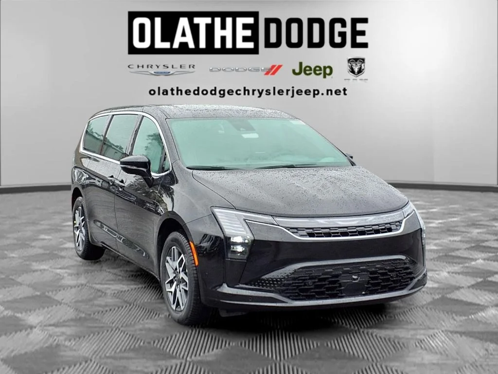 New 2027 Diamond Black Crystal Pearl-Coat Exterior Paint Chrysler Limited image 28