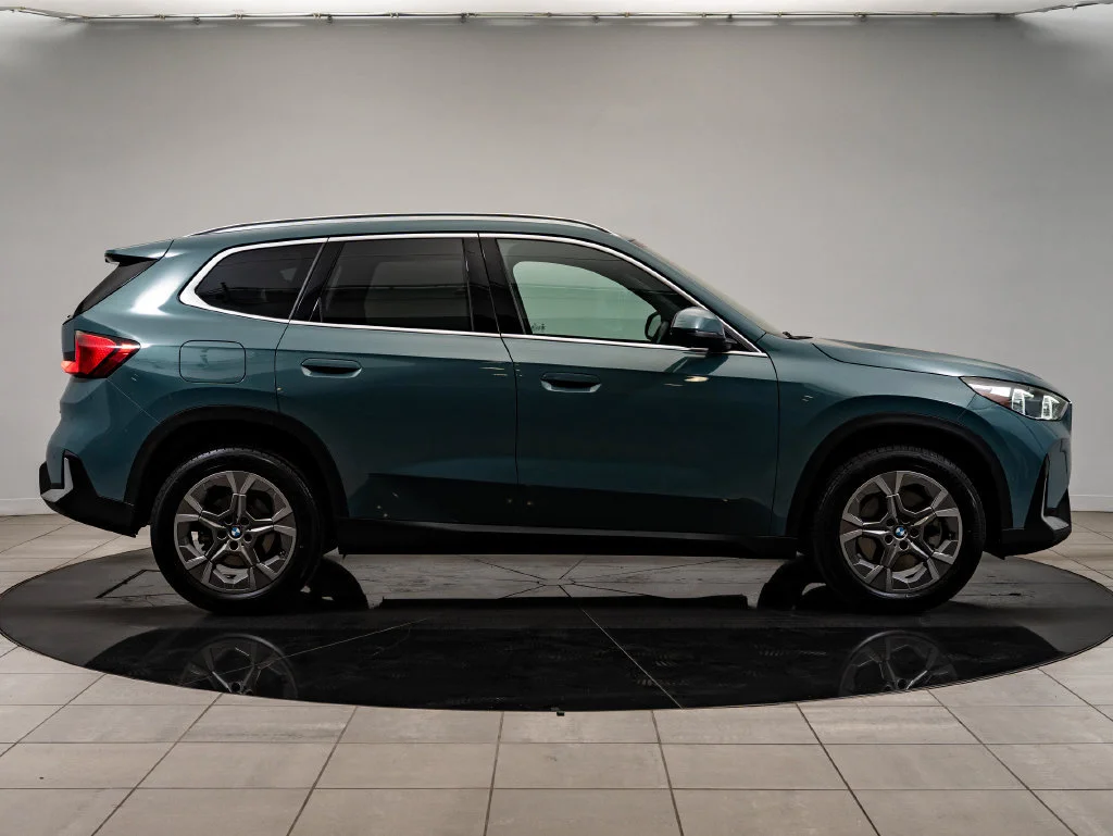 Used 2023 Cape York Green Metallic BMW xDrive28i image 11