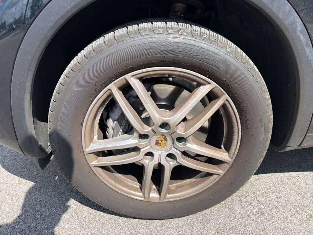 Used 2018 Moonlight Blue Metallic Porsche Base image 3