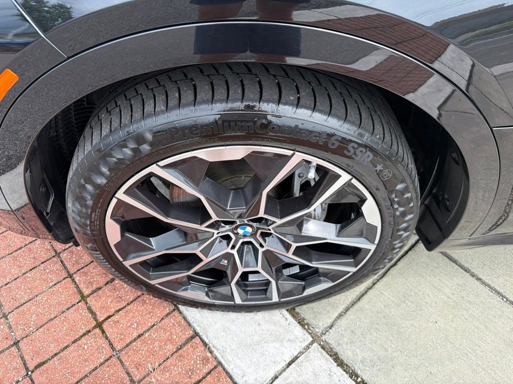 Used 2025 Black Sapphire Metallic BMW xDrive40i image 9
