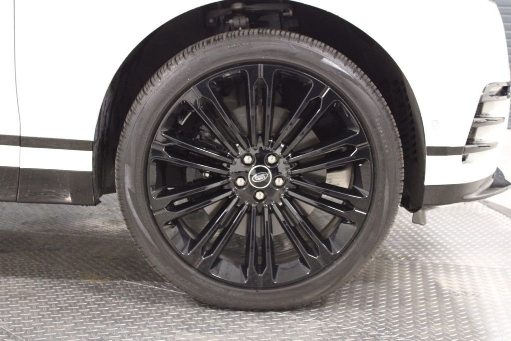 Used 2026 Fuji White Land Rover Dynamic SE image 16