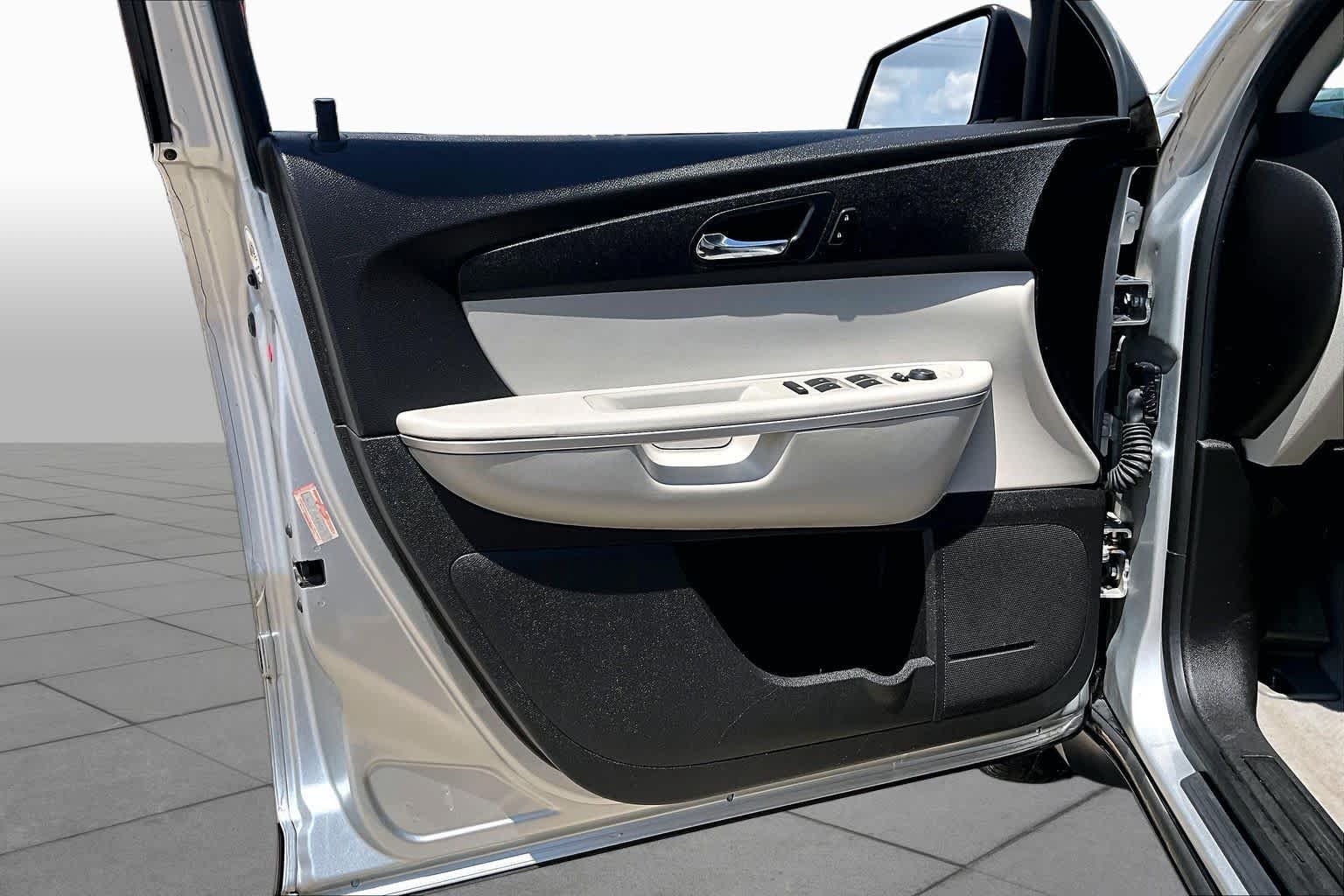 Used 2012 Quicksilver Metallic GMC SL image 21