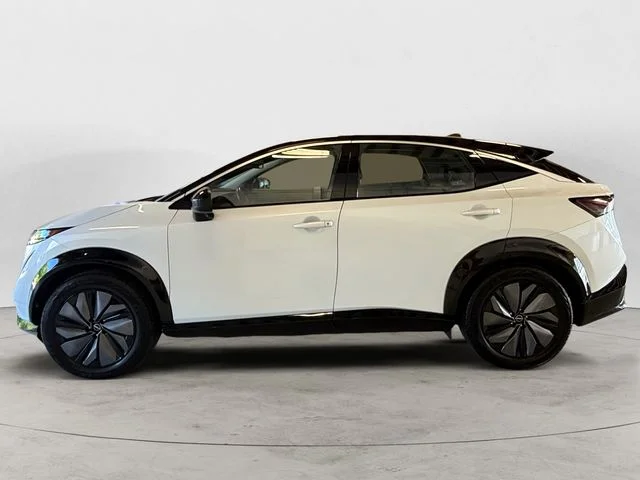 Certified Used 2023 Everest White Pearl Tricoat Black Diamond Pearl Nissan Engage image 2