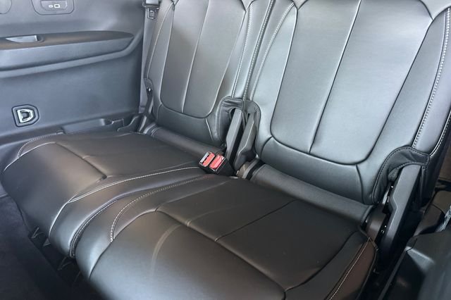 New 2026 Baltic Gray Metallic Clear-Coat Exterior Paint Jeep Limited image 14