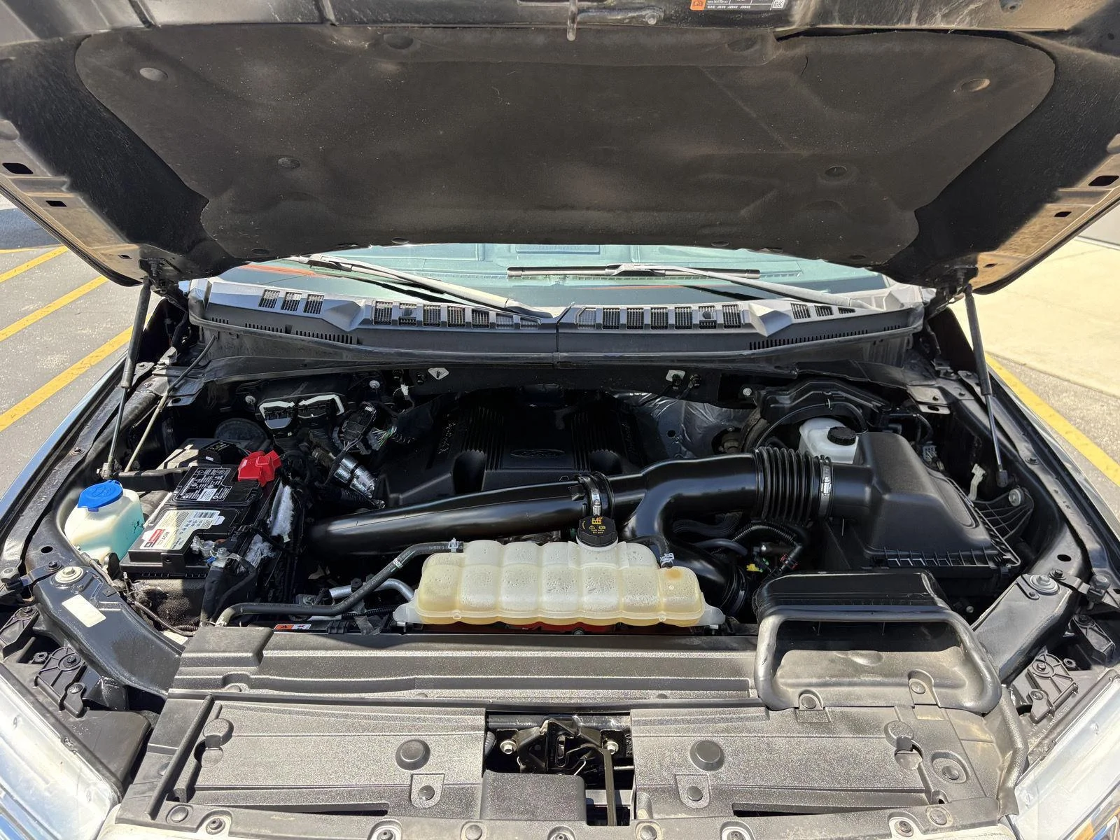 Used 2018 Magnetic Ford LARIAT image 25