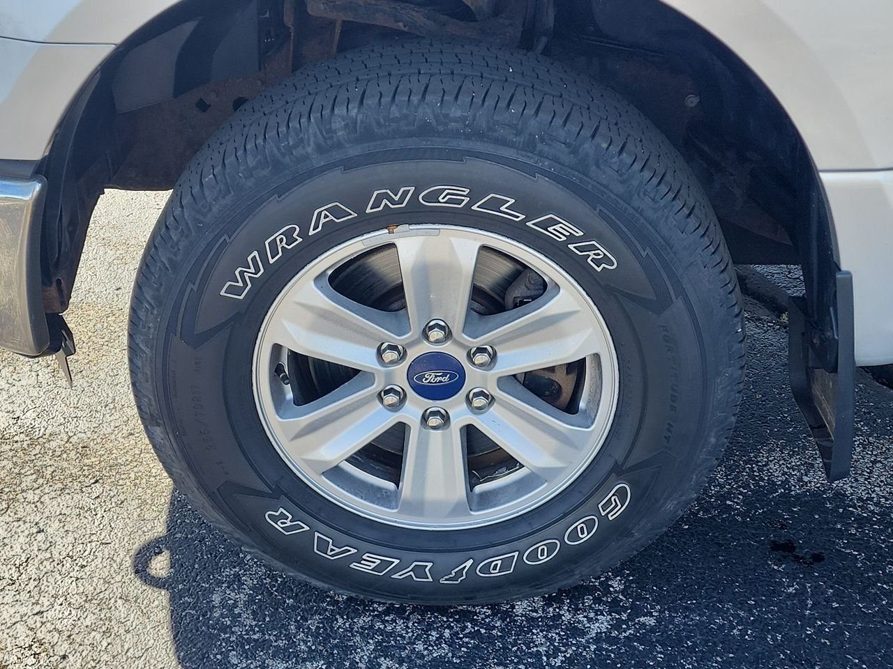 Used 2015 Silver Ford XL image 10