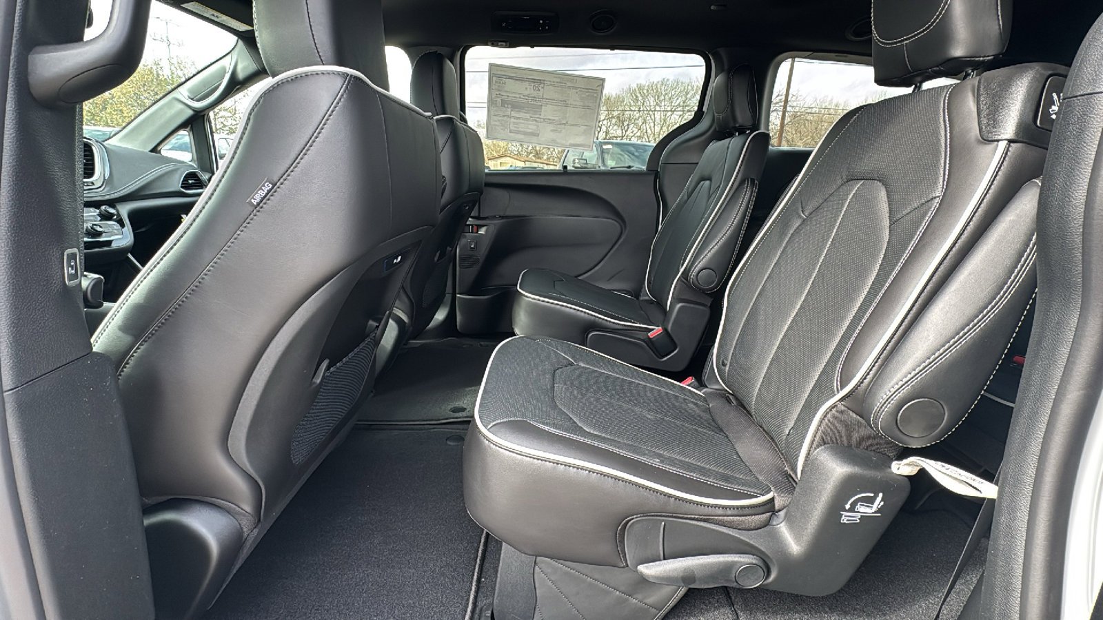 2026 Chrysler Pacifica Limited - Photo 15