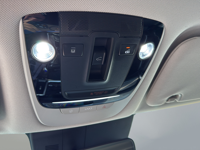 Used 2022 White Kia X-Line SX Prestige image 34