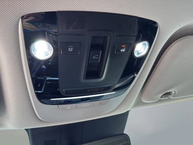 Used 2022 White Kia X-Line SX Prestige image 34