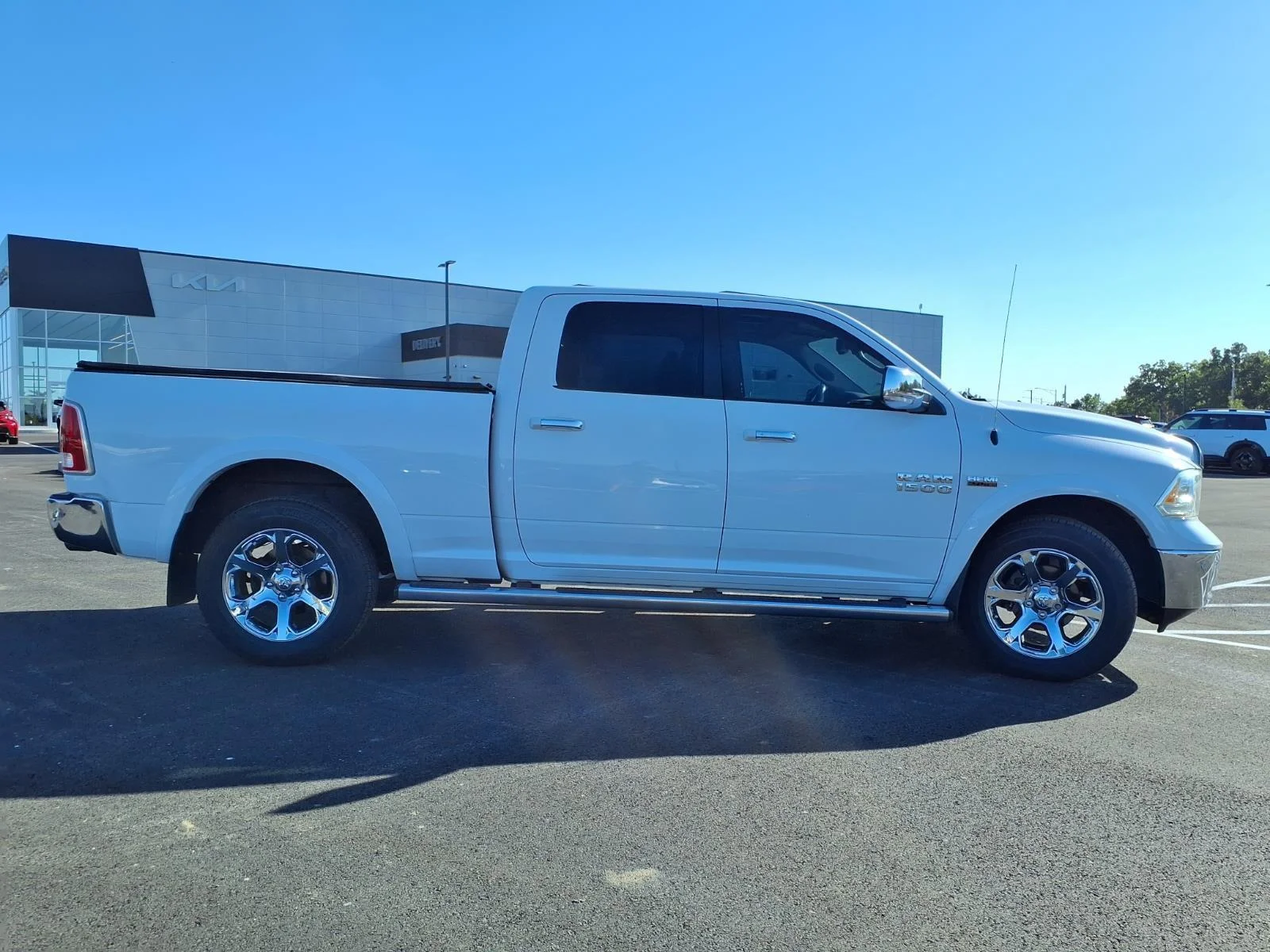 Used 2016 Bright White Clearcoat Ram Laramie image 37
