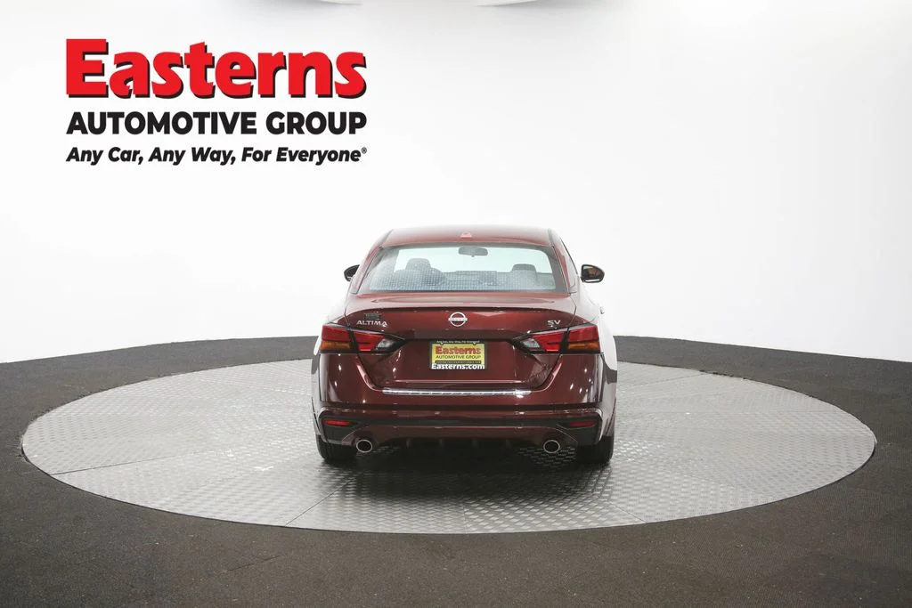 Used 2023 Red Nissan 2.5 SV image 40