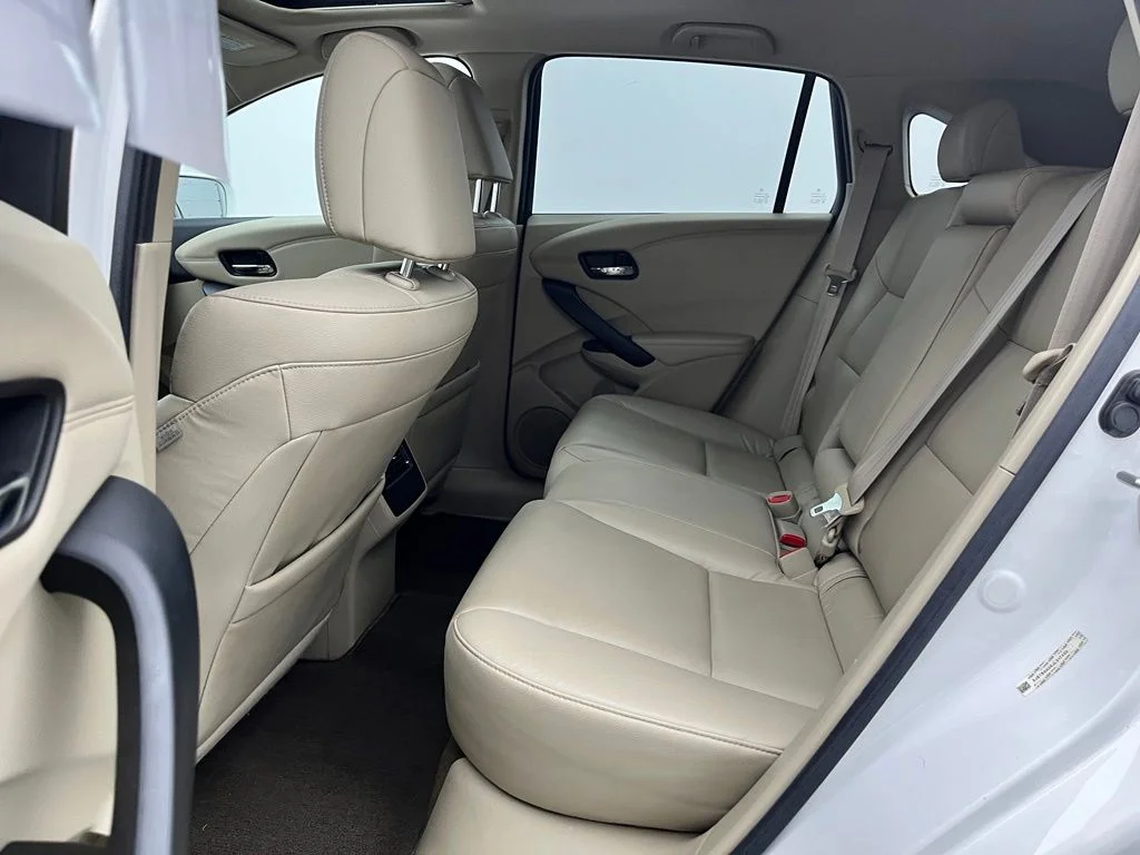 Used 2018  Acura Base image 40