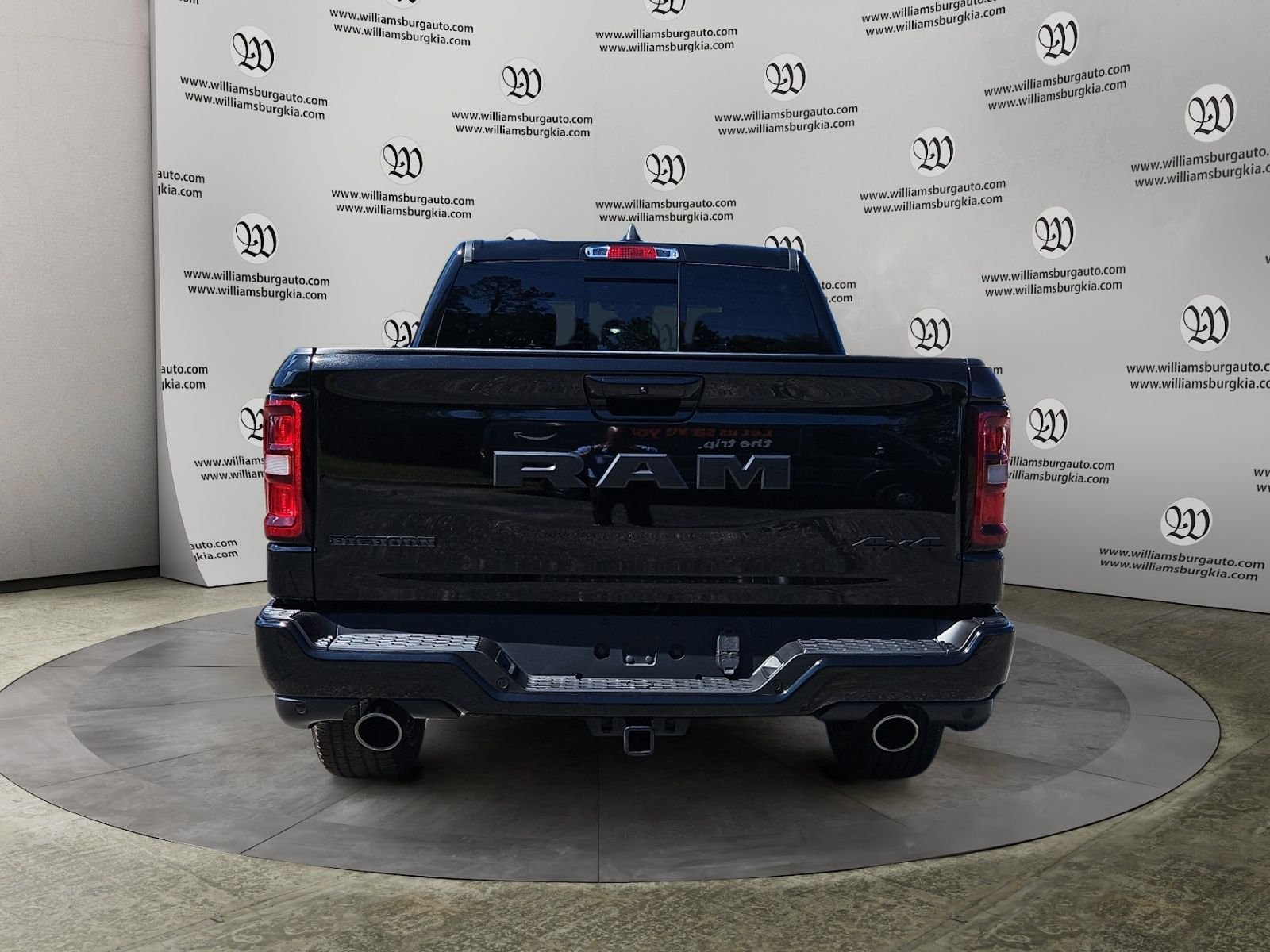New 2026 Diamond Black Crystal Pearl-Coat Exterior Paint RAM Big Horn/Lone Star image 4