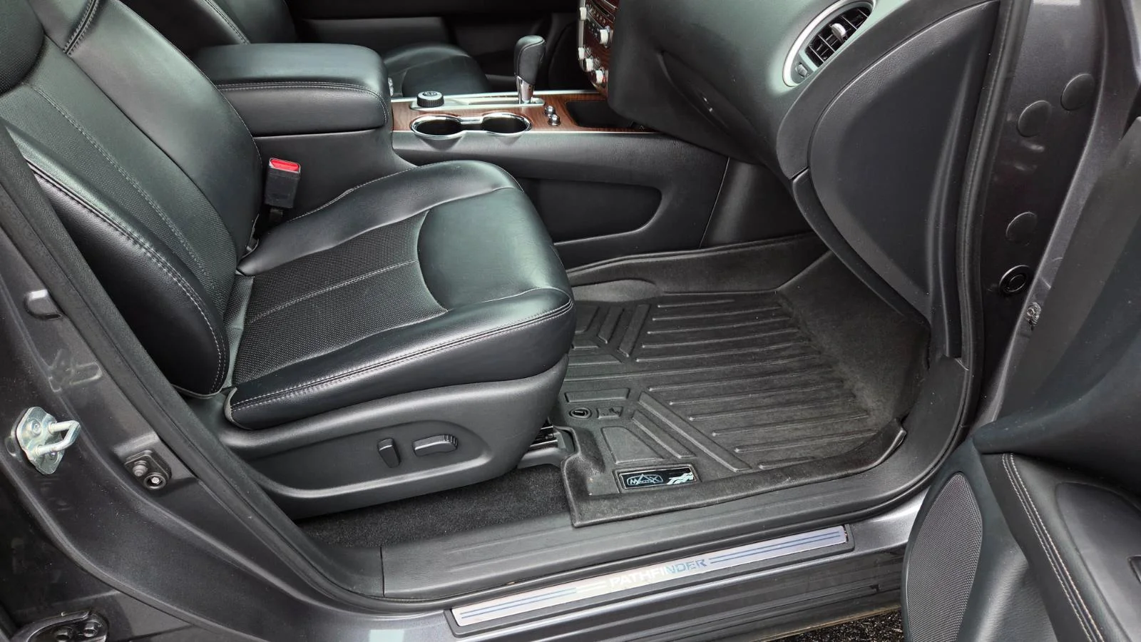 Used 2018 Gun Metallic Nissan Platinum image 48