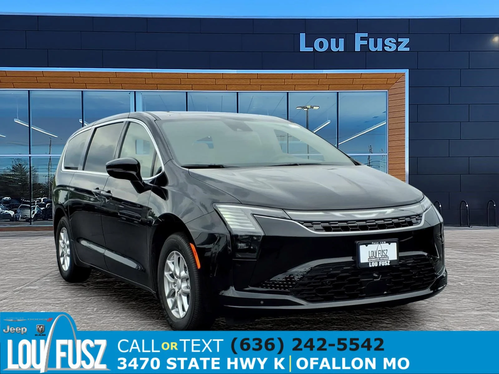 2027 Chrysler Pacifica Select's photo