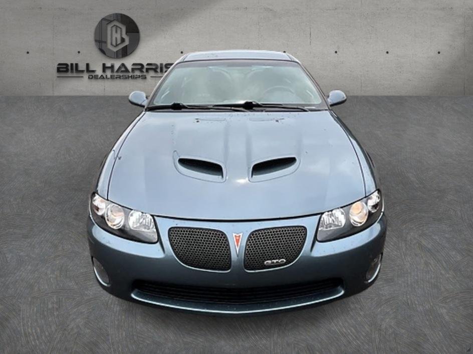 Used 2006 Gray Pontiac Base image 2