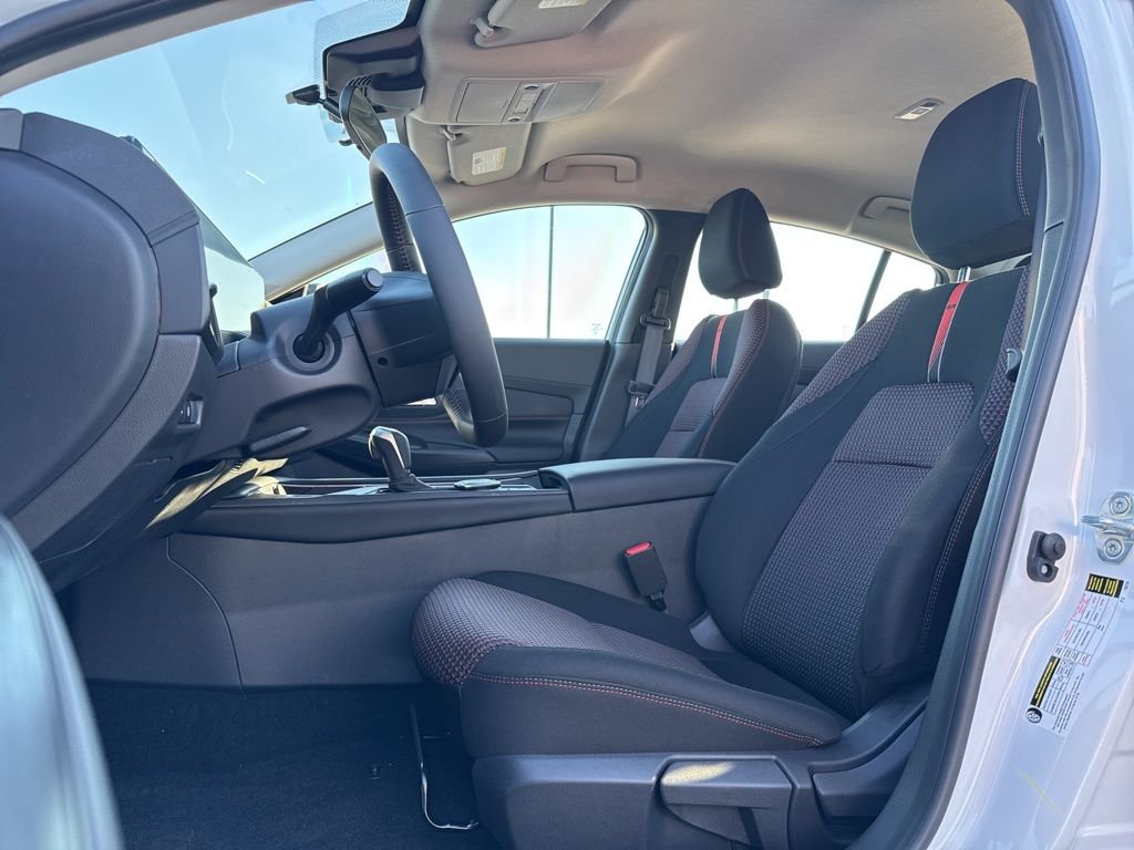New 2026 Aspen White TriCoat / Super Black Two-tone Nissan SR image 11