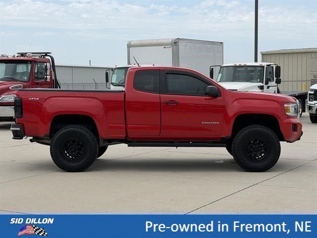 Used 2018 Cardinal Red GMC 4WD image 3
