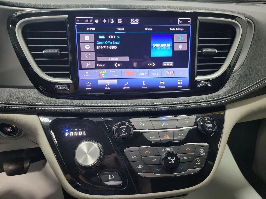 Used 2022 Black Chrysler Touring L image 4