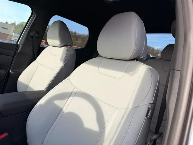 Used 2026 White Hyundai SEL image 9