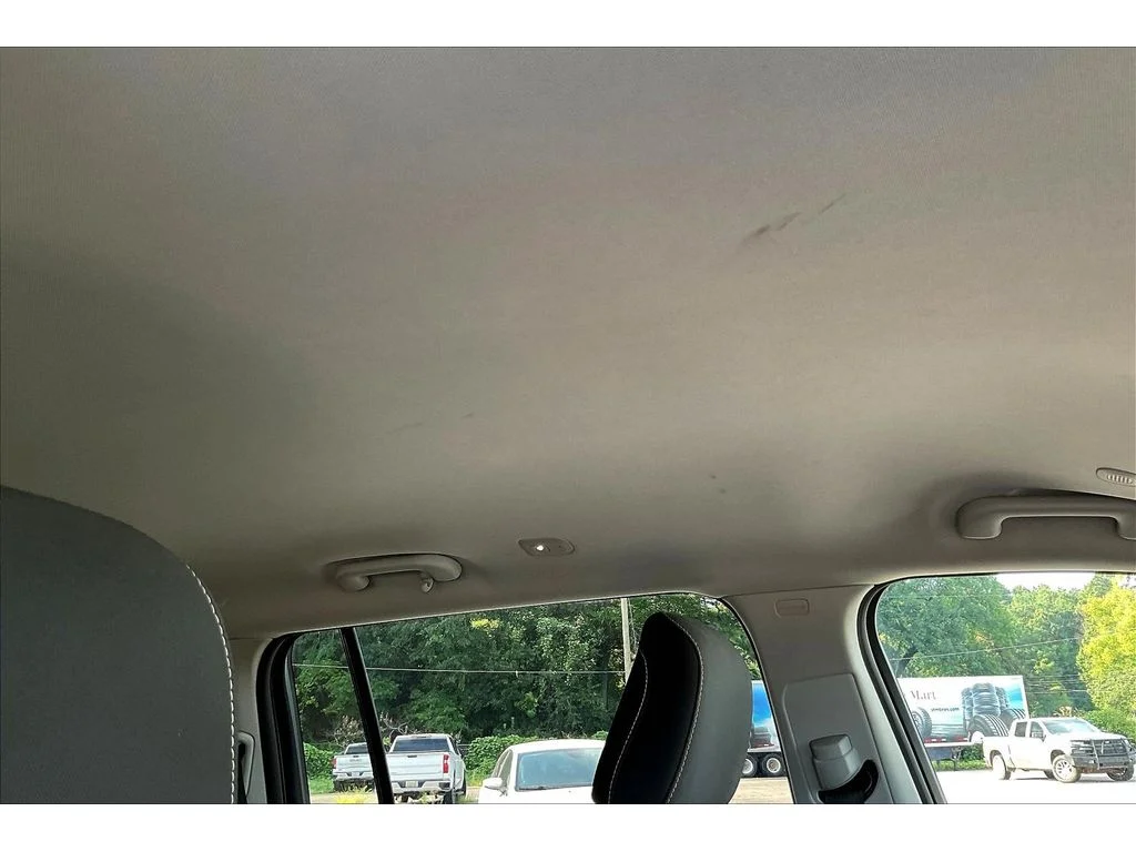 Used 2023 Gray Jeep Laredo image 15