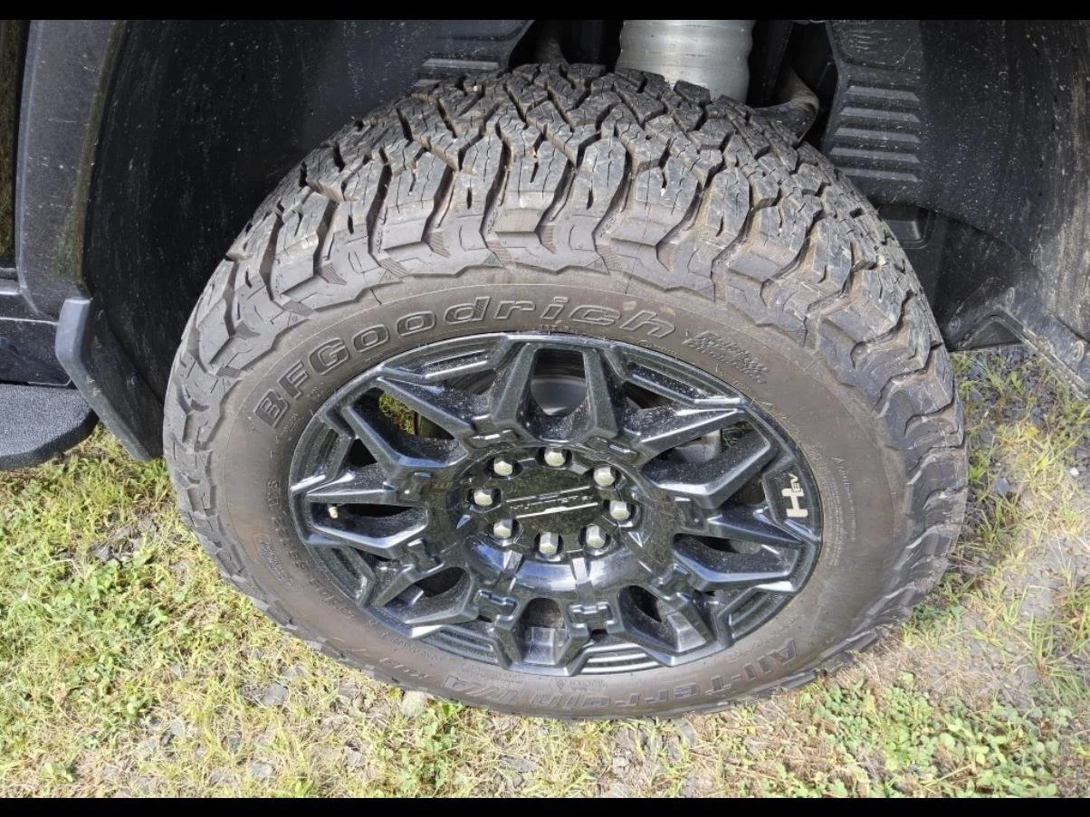 Used 2024 Void Black GMC 2X image 15