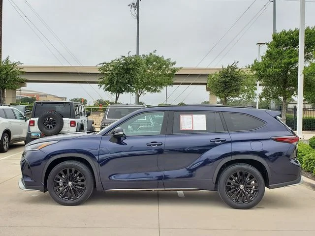 Certified Used 2025  Toyota XSE image 7