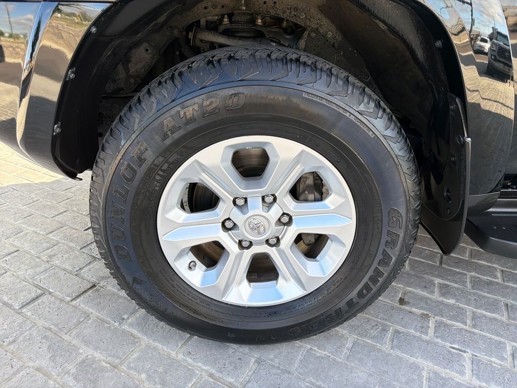 Used 2018 Midnight Black Metallic Toyota SR5 Premium image 26