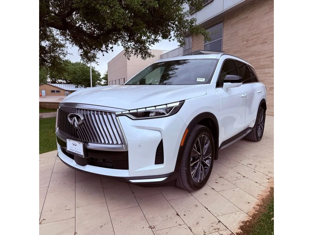 New 2026 Radiant White INFINITI Luxe AWD image 2