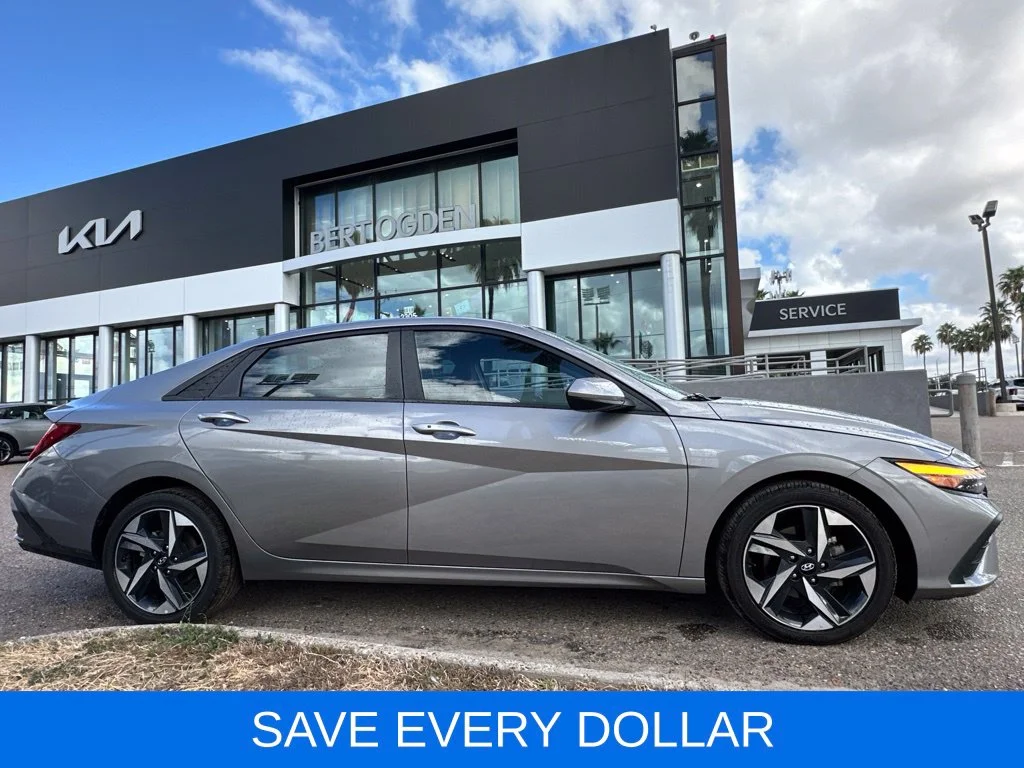Used 2024  Hyundai SEL image 3