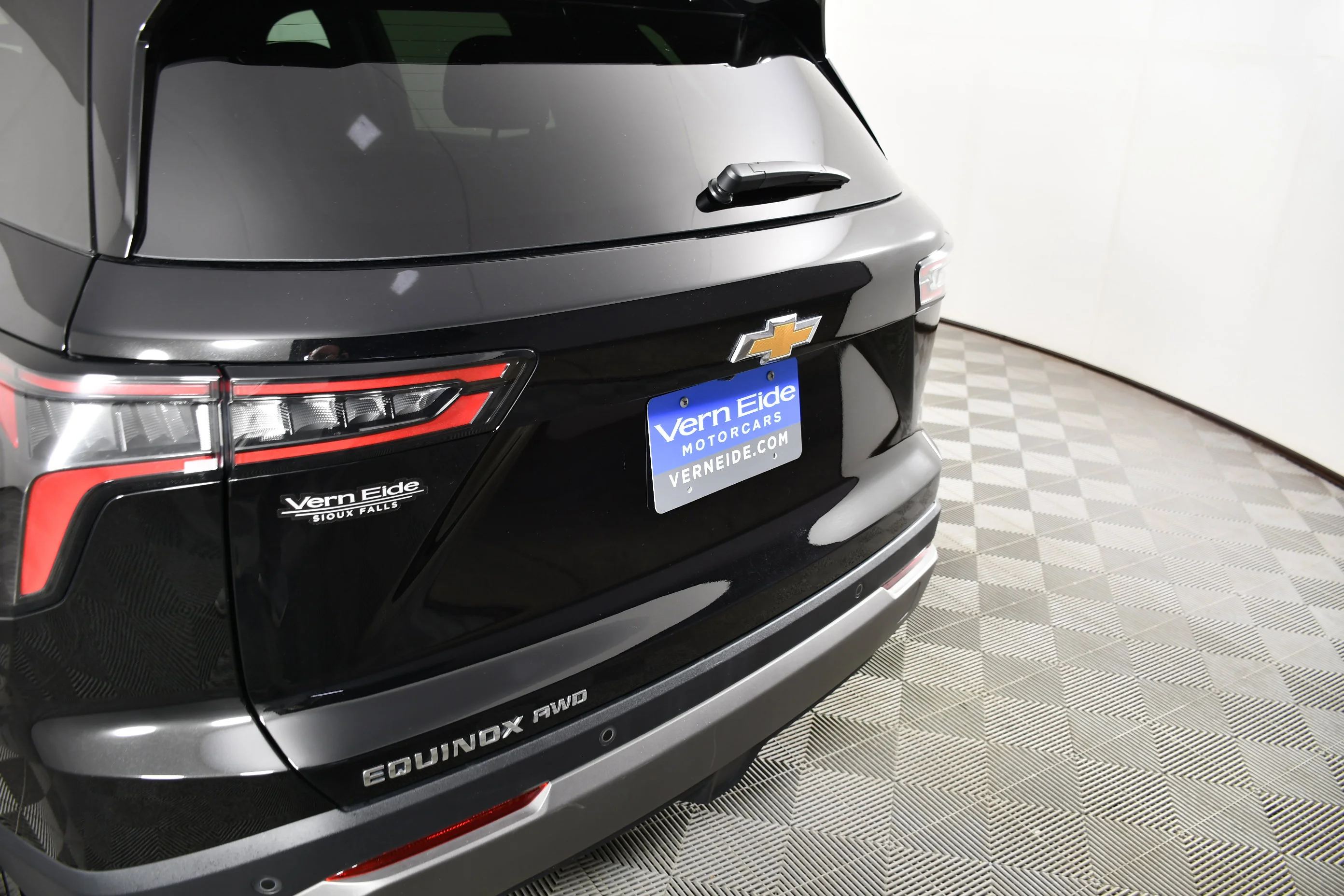 Used 2026 Mosaic Black Metallic Chevrolet AWD LT image 15