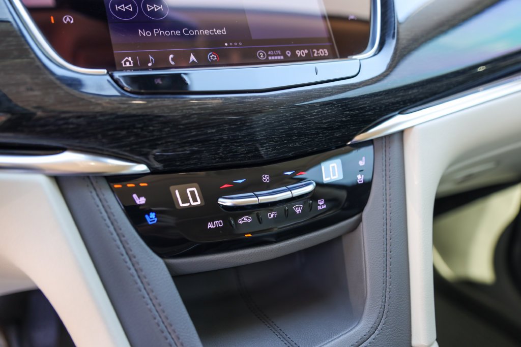 Certified Used 2022 STELLAR BLACK METALLIC Cadillac Premium Luxury image 19