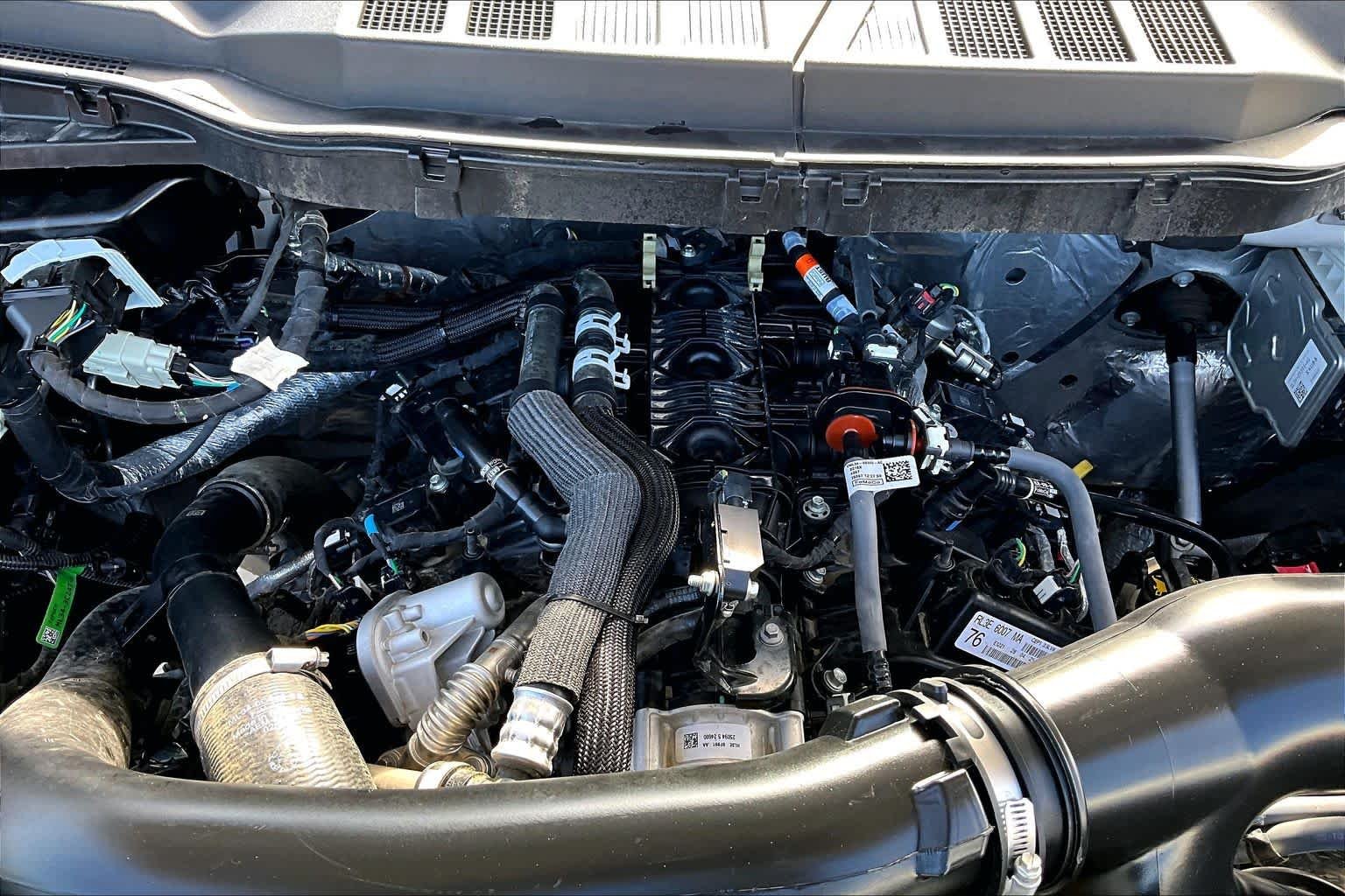Used 2025 Space White Ford XLT image 33